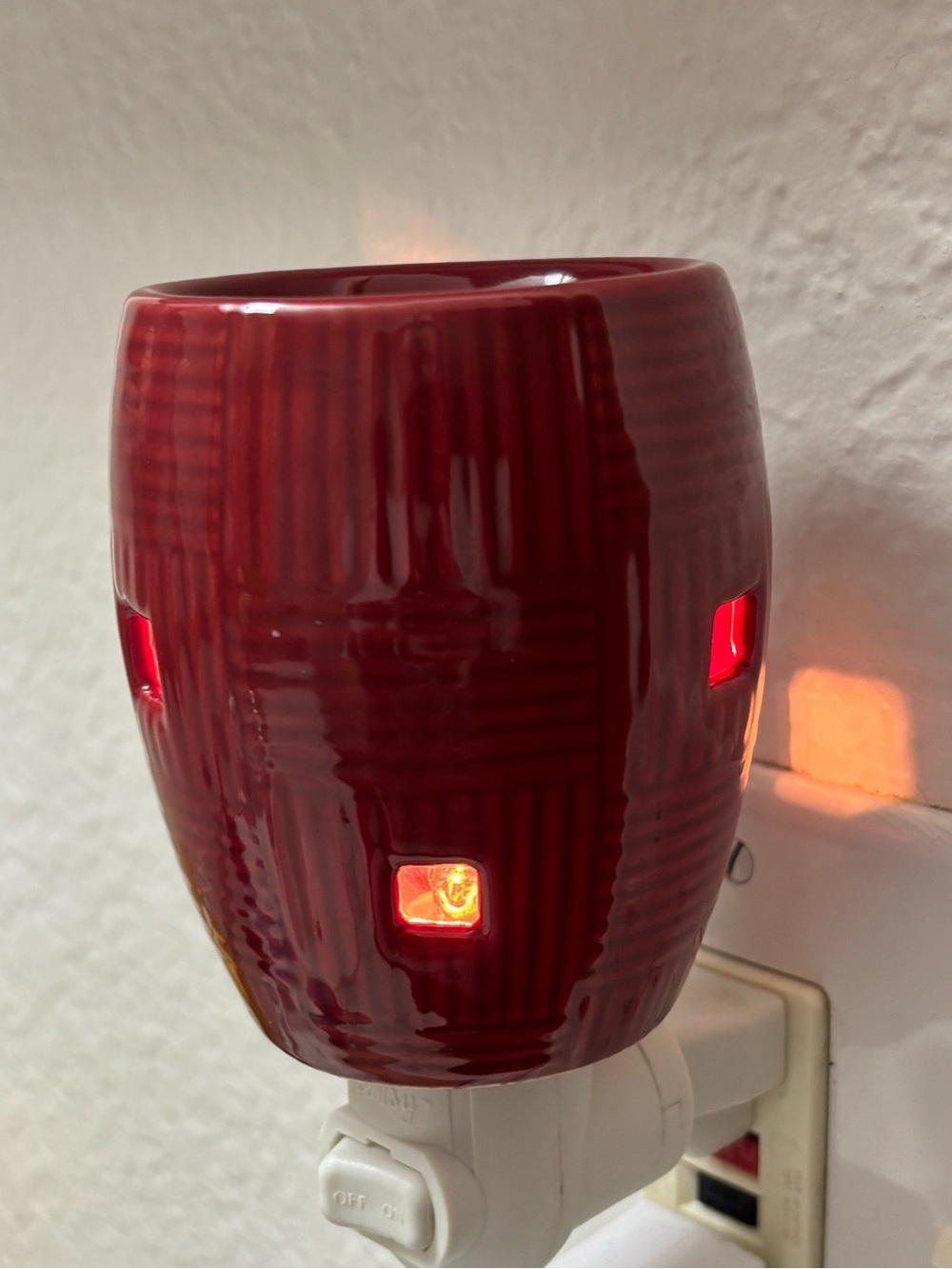 Scentsy Ceramic Plug-In Wax Warmer - Red or Blue